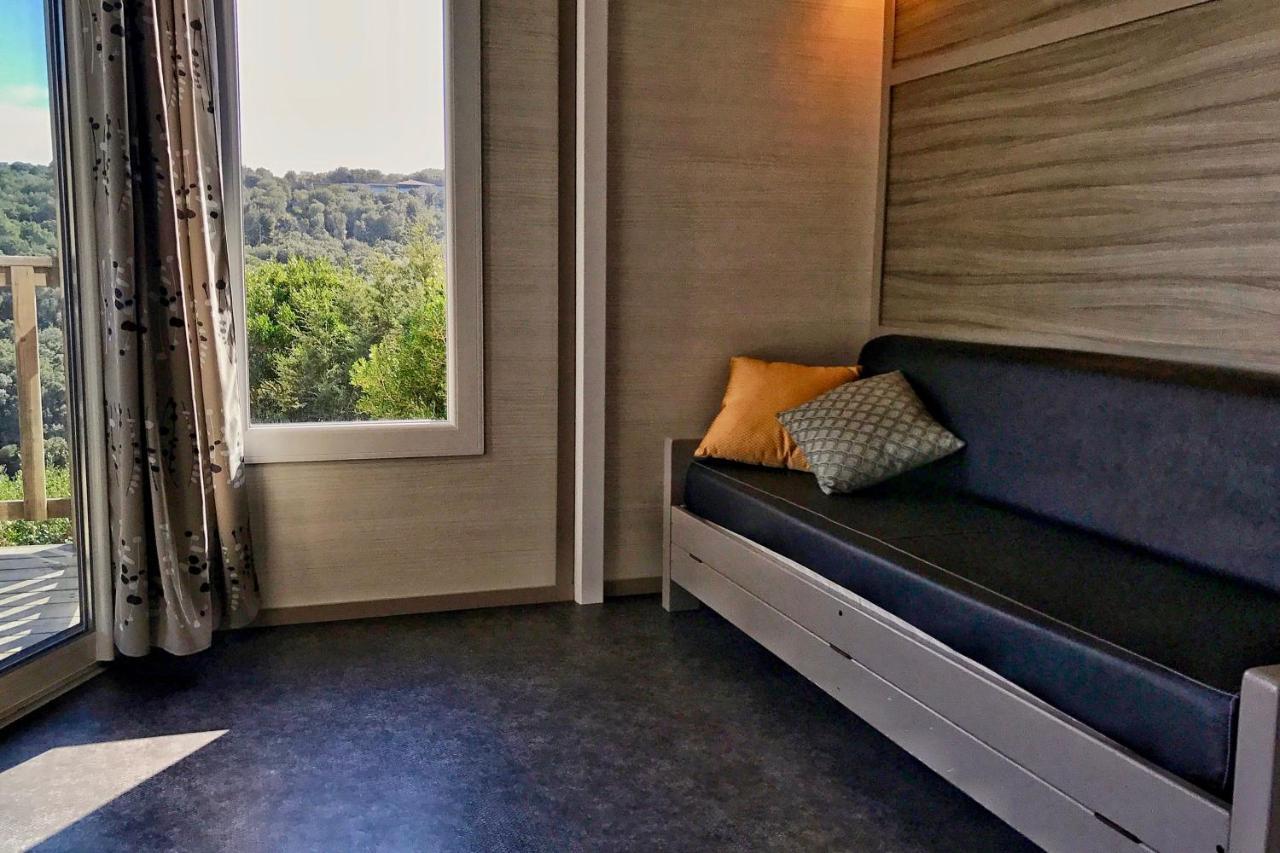Les Suites De Pertamina Bonifacio  Exteriör bild